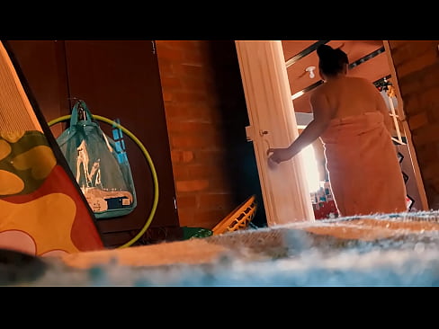 ❤️ Mans tēvocis seko man līdzi dušā, viņš mani drāž, kamēr es eju dušā. ❤❌ Duršanās video pie mums ❌️❤