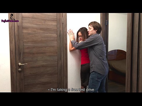 ❤️ Seksuāla nekustamo īpašumu pārstāve jutekliski džerkstina savu pīli un drāž, pārdodot savu dzīvokli - Krempai ❤❌ Duršanās video pie mums ❌️❤